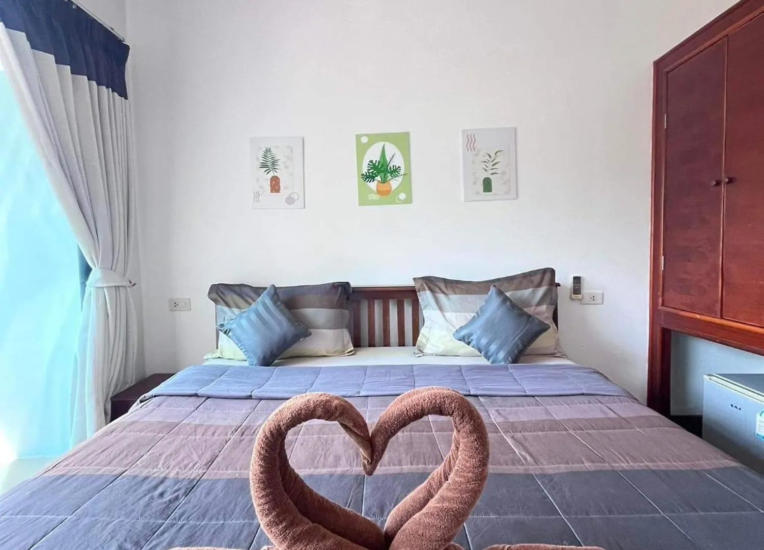 View Garden Resort Phi Phi Don 2*,