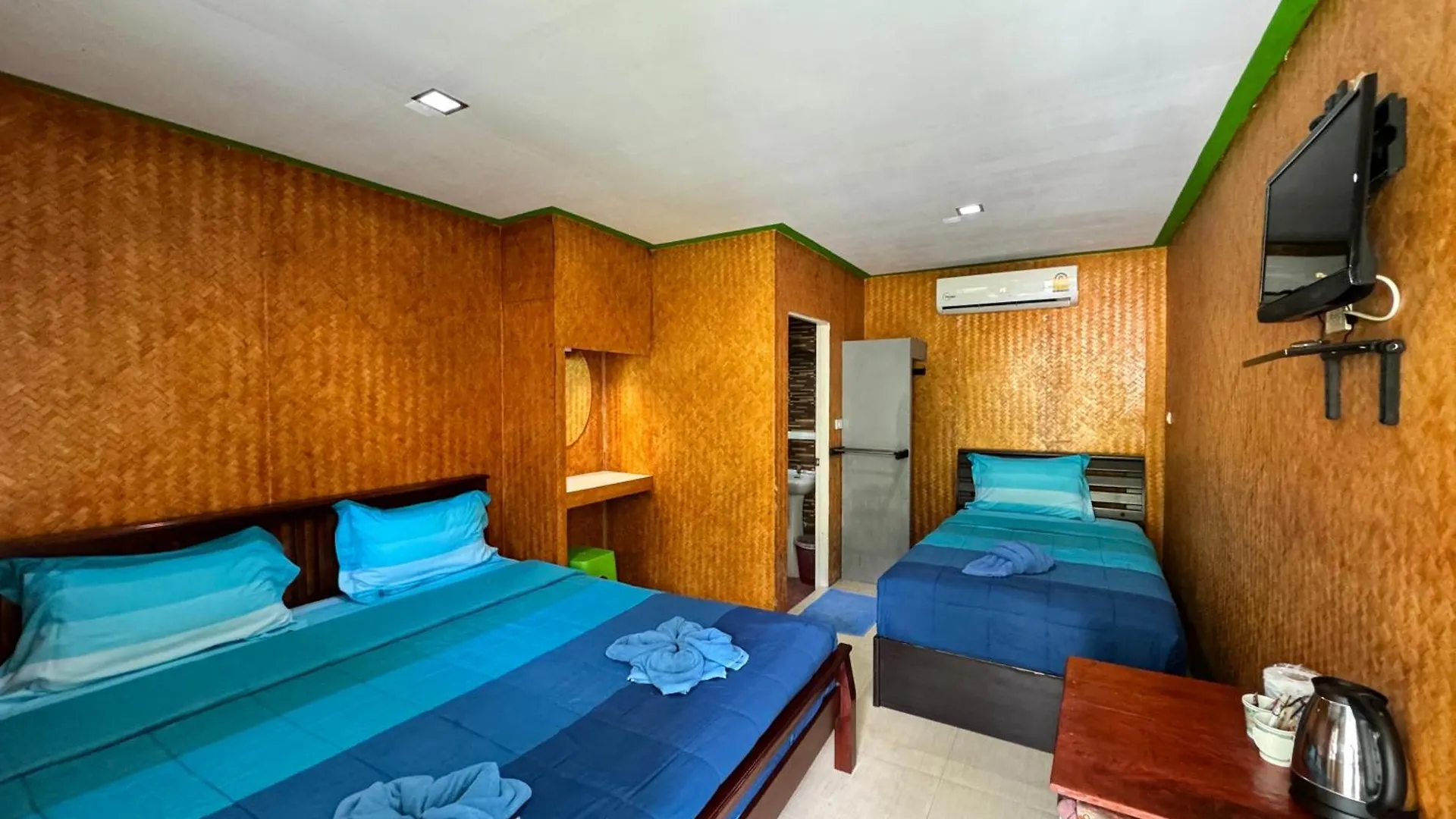 View Garden Resort Phi Phi Don 2*,